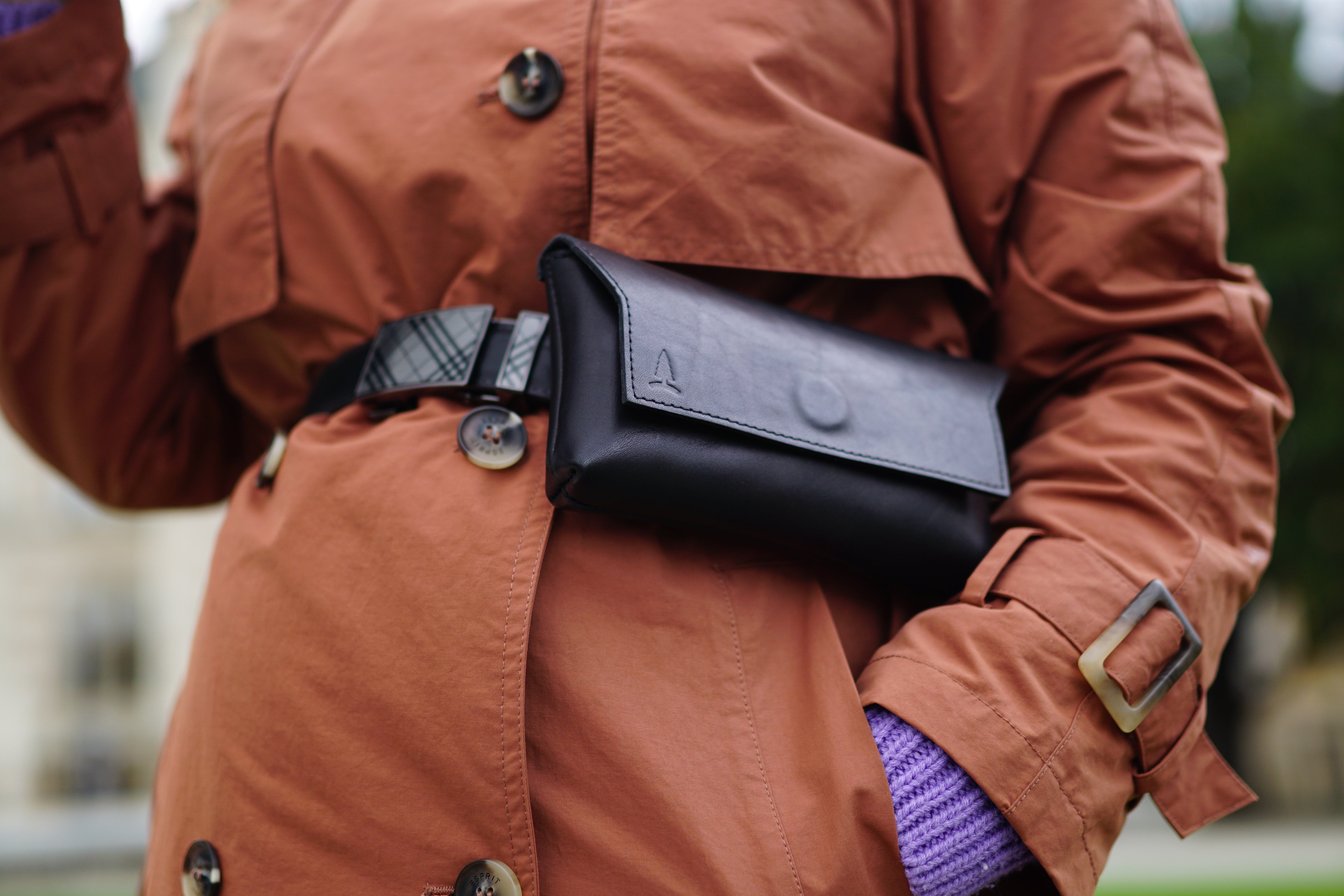 Moderan crni set za žene Noir - remen i torbica